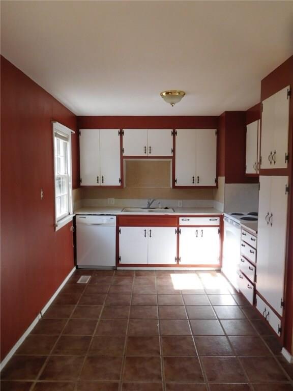 Kitchen , frig goes on left wall