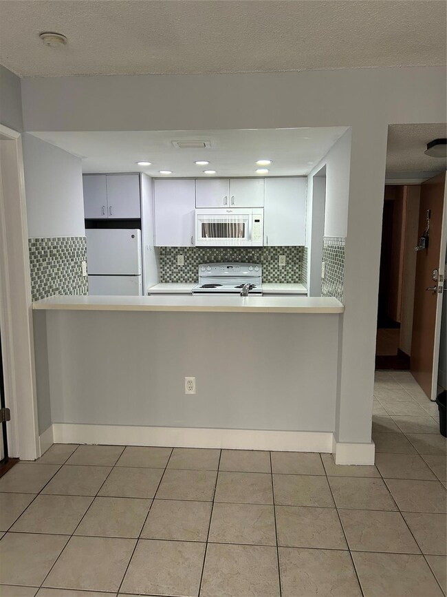 Las Brisas at Country Club of Miami unit D111, Hialeah, FL 33015 - photo 6