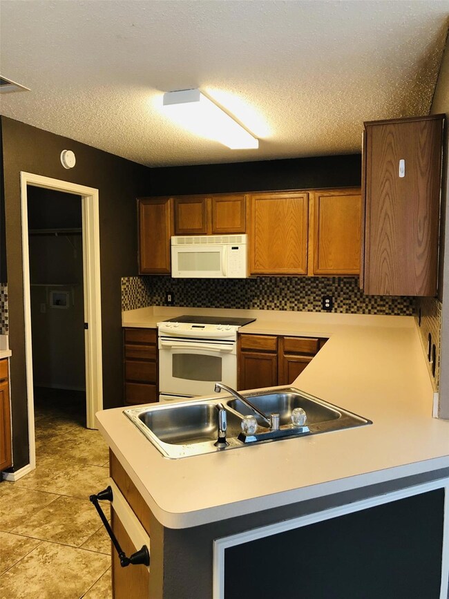 2918 Meandering Way, Granbury, TX 76049 - photo 5