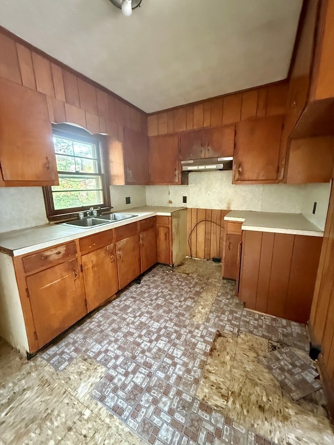 92 Community Ave, Chase City, VA 23924 - photo 3