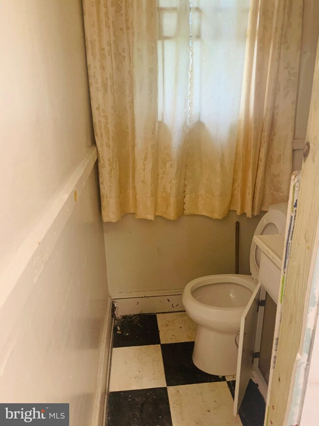 602 Glenolden Ave, Baltimore, MD 21216 - photo 6