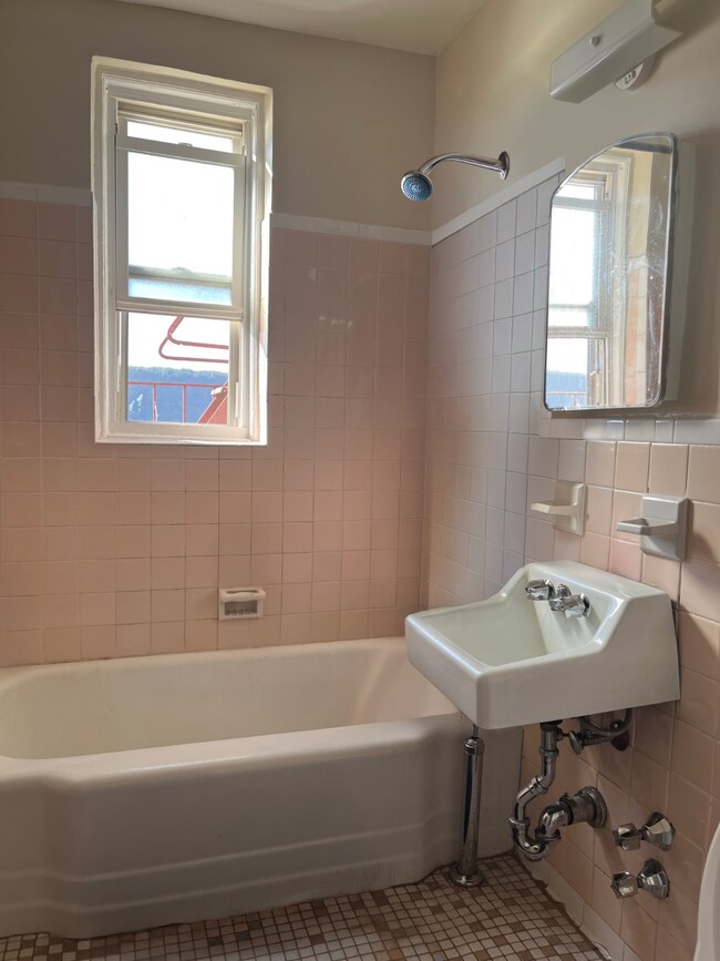 Hudson Court unit 6D, Yonkers, NY 10701 - photo 5