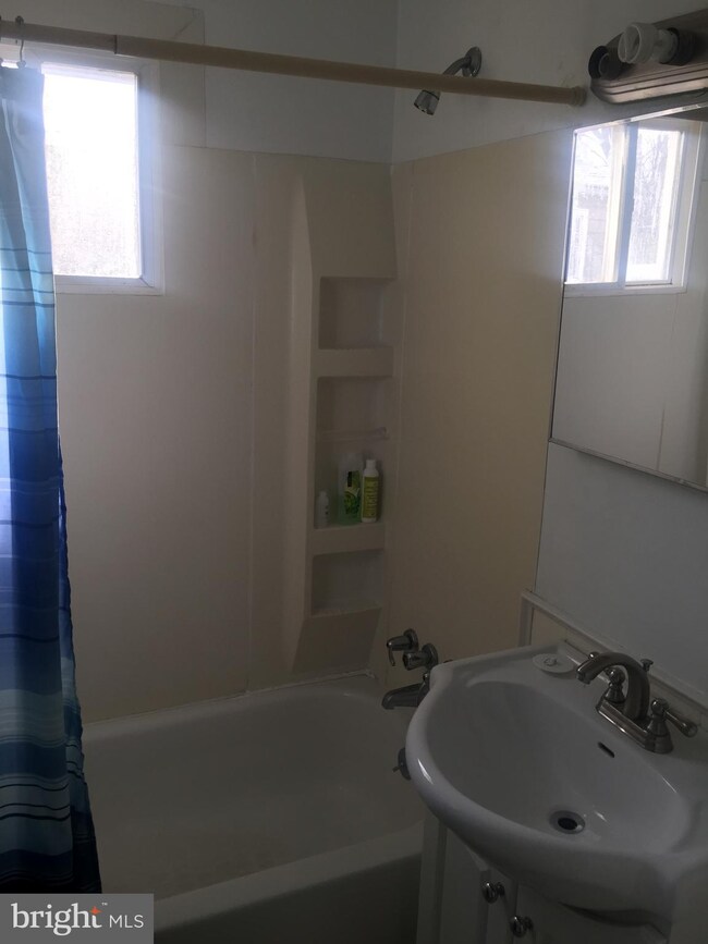 1025 Cedar Heights Dr, Capitol Heights, MD 20743 - photo 2