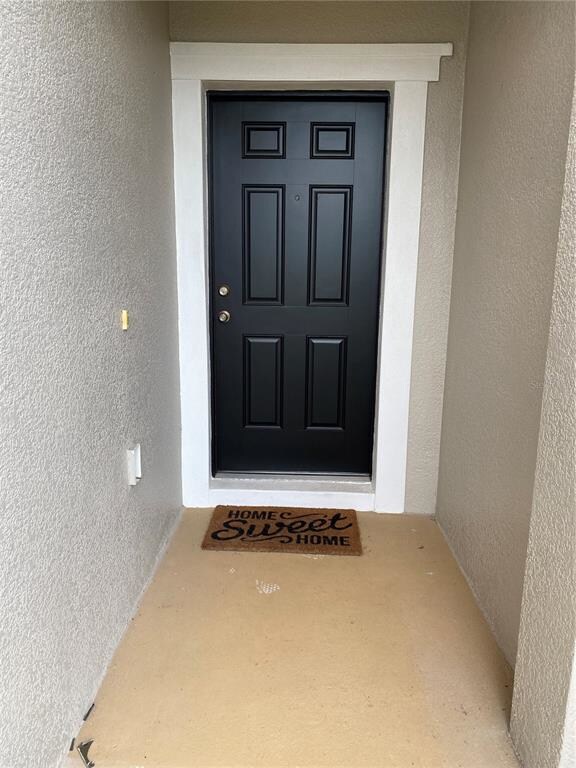 froont entrance with freshly painted front door. M