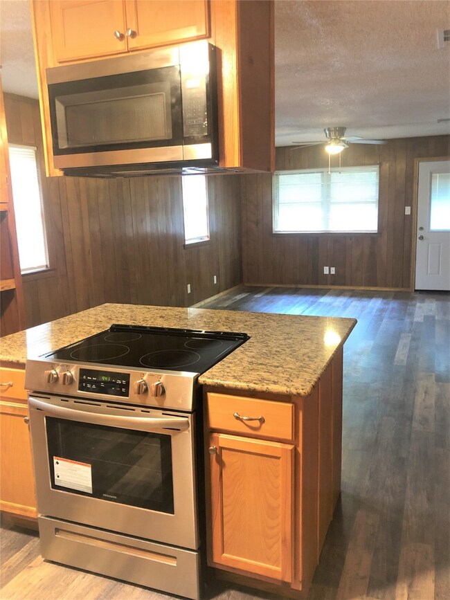 1915 Leslie St, Denton, TX 76205 - photo 2