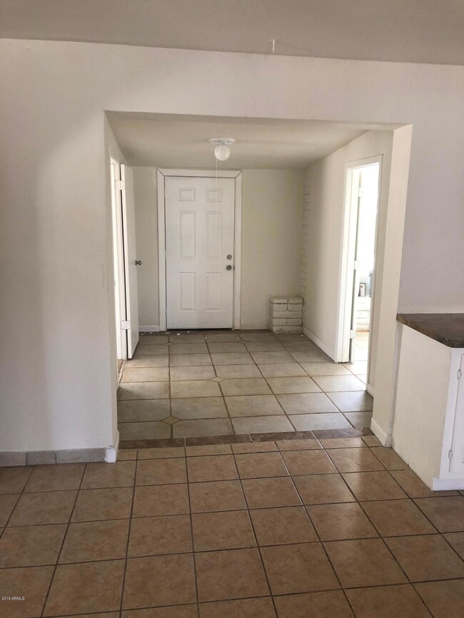 3113 N 47th Dr, Phoenix, AZ 85031 - photo 2