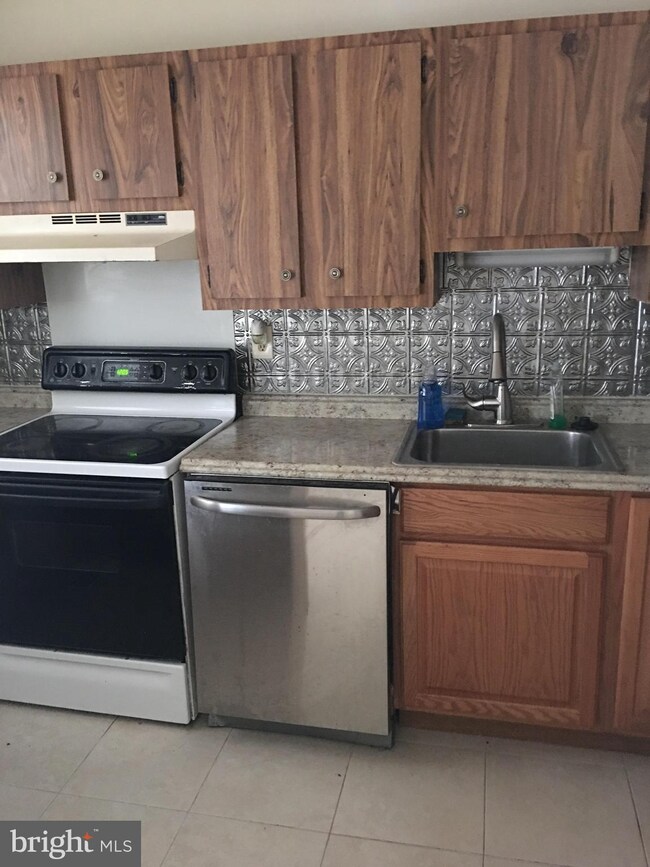 1580 Harford Square Dr, Edgewood, MD 21040 - photo 3