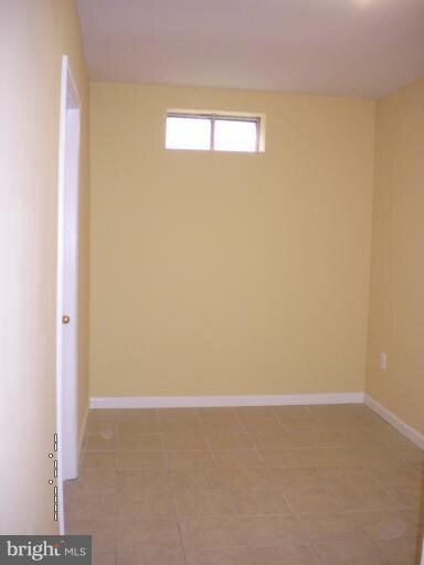 1603 Woodhill Ct, Hyattsville, MD 20785 - photo 7