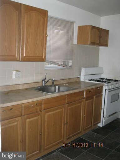 3702 Flowerton Rd, Baltimore, MD 21229 - photo 2