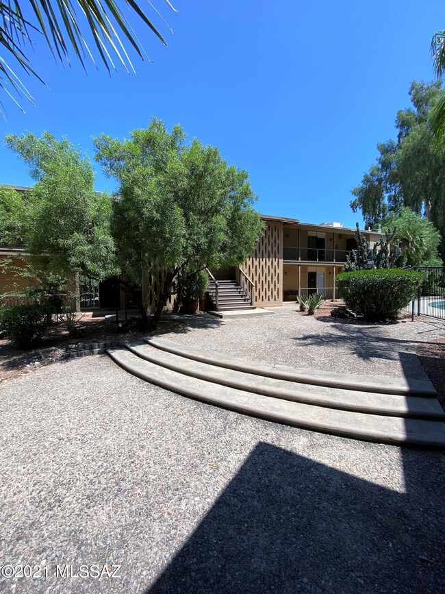 4 W Greenock Dr unit CC, Tucson, AZ 85737 - photo 2