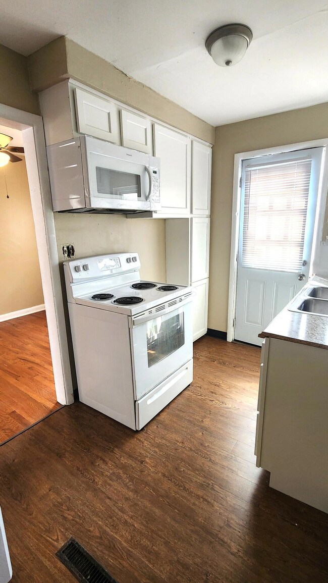 1023 Kitchen