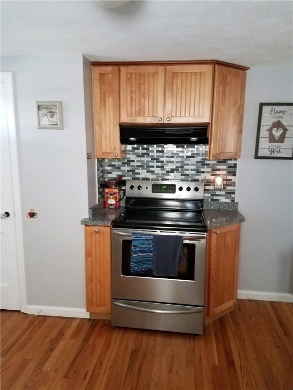 135 Bartlett Dr, Warwick, RI 02886 - photo 7