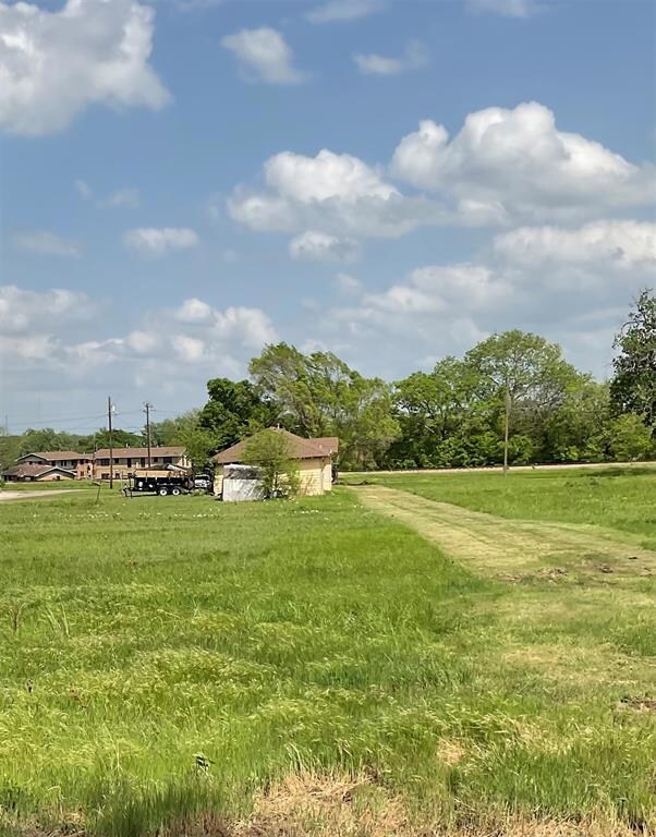 2522 N Frisco Rd, Sherman, TX 75090 - photo 2