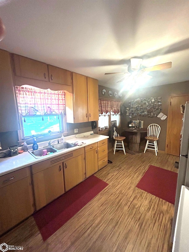 205 N Lincoln Ave, Graettinger, IA 51342 - photo 3