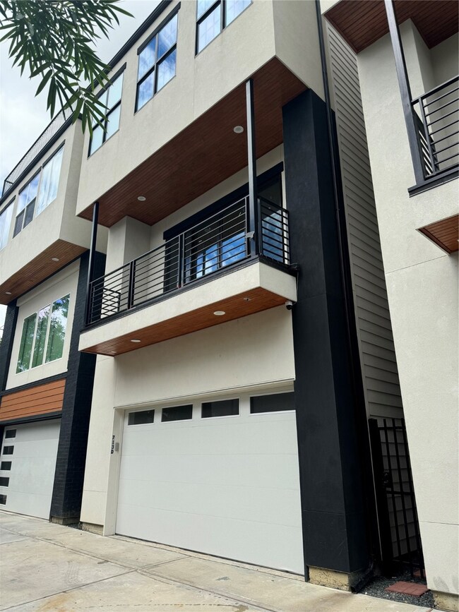 713 Nicholson St unit D, Houston, TX 77007 - photo 2