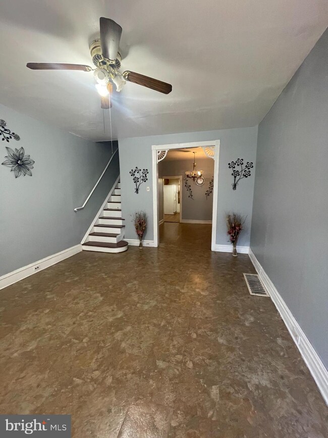 31 Leonard Ave, Camden, NJ 08105 - photo 3