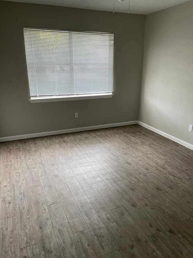 1631 Northwood St, Houston, TX 77009 - photo 7