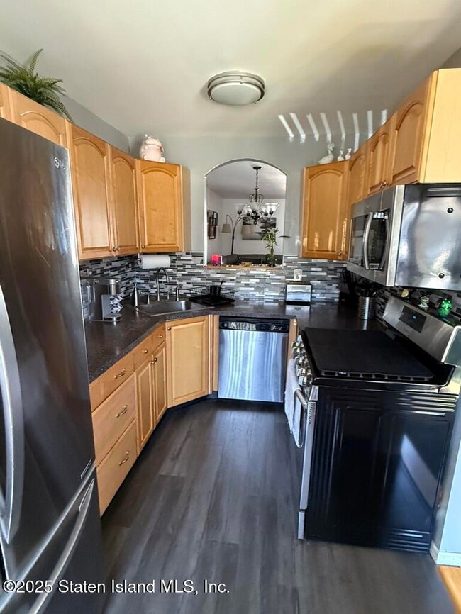 20 Country Ln, Staten Island, NY 10312 - photo 4