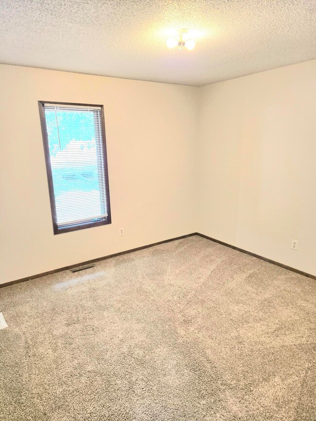 1010 W Cherokee St, Springfield, MO 65807 - photo 7