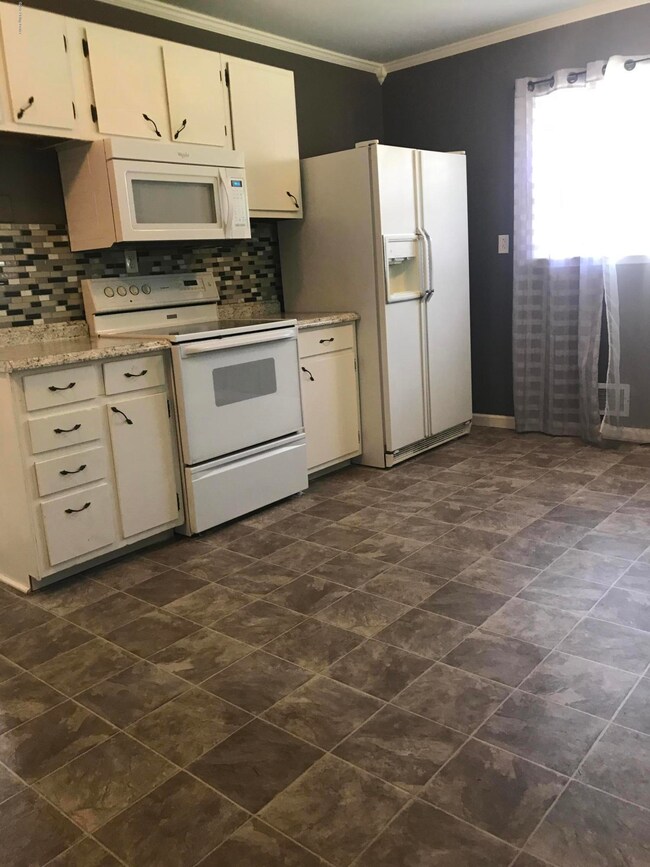 9301 Lantana Dr, Louisville, KY 40229 - photo 4