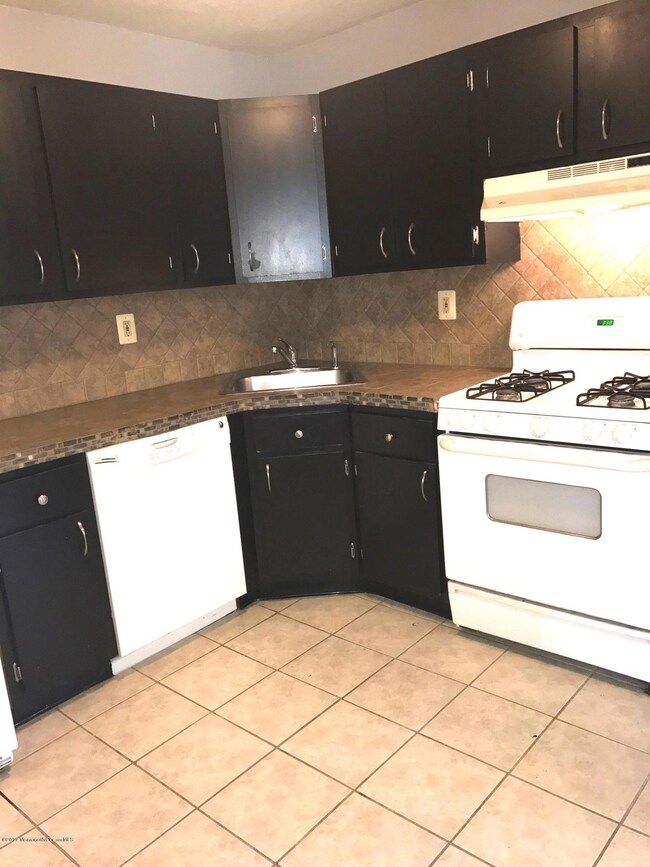 7-1 Seattle Ct unit 1, Freehold, NJ 07728 - photo 6