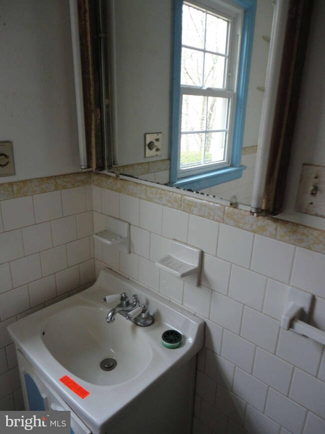 2437 Ridge Rd, Windsor Mill, MD 21244 - photo 3