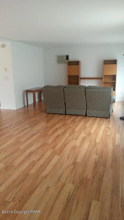 702 C Ave, Stroudsburg, PA 18360 - photo 3