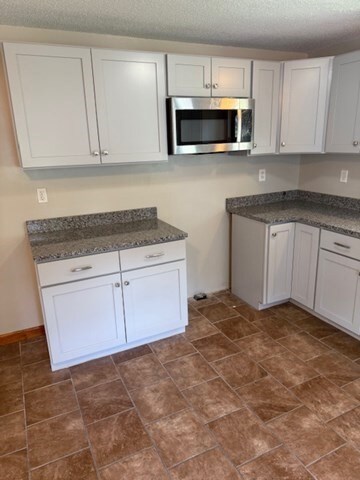 58-60 Pendleton Ave, Springfield, MA 01109 - photo 5