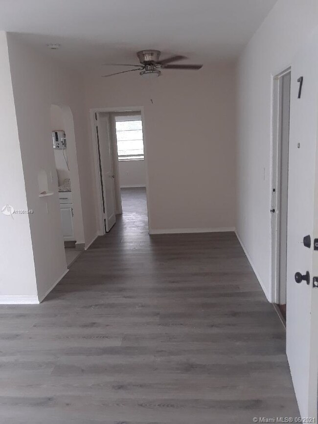 7920 Byron Ave unit 7, Miami Beach, FL 33141 - photo 3