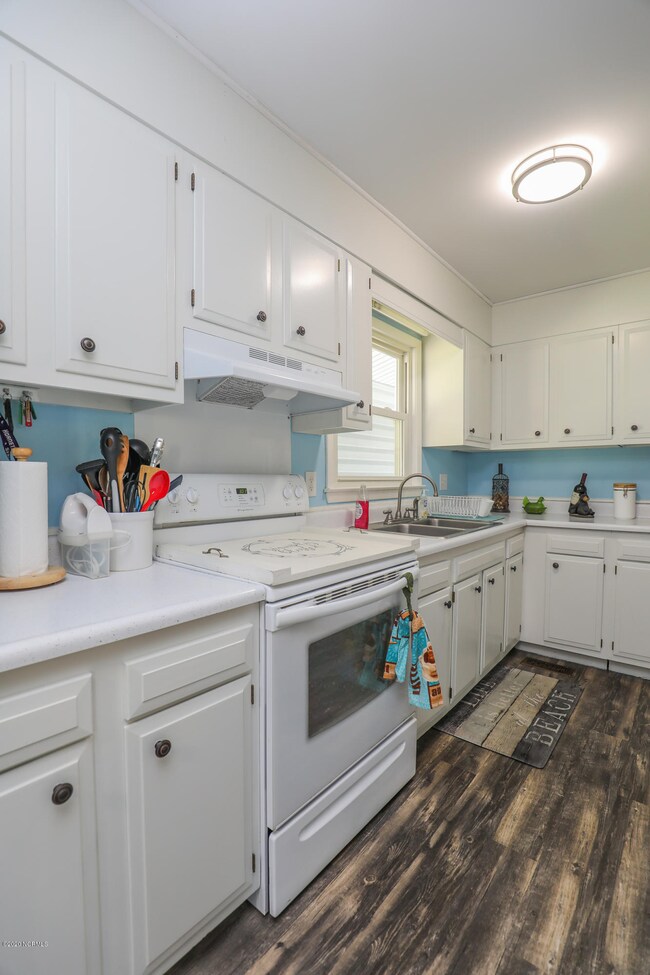 605 Royal Dr, Jacksonville, NC 28546 - photo 7