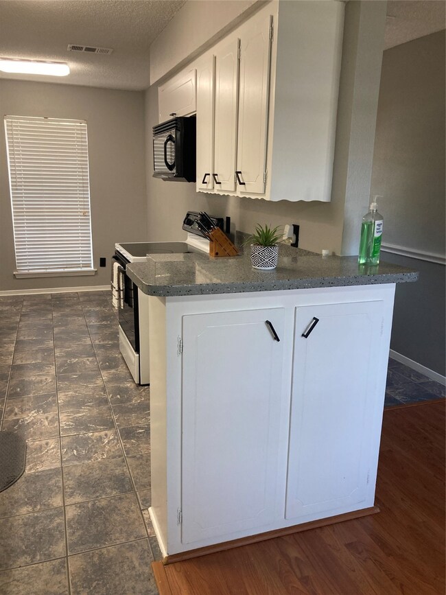 754 Dezso Dr, Alvin, TX 77511 - photo 4