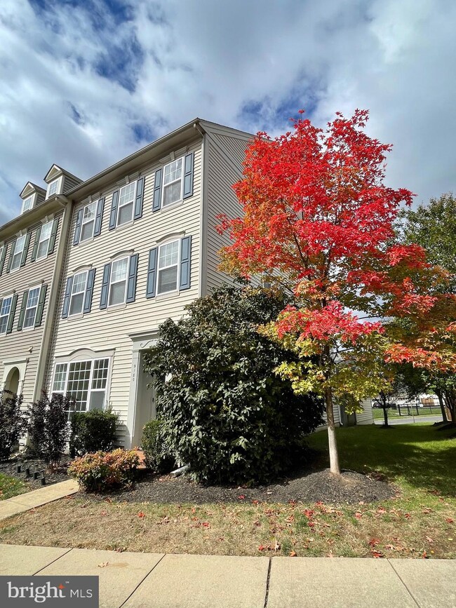 9180 Ribbon Falls Loop, Bristow, VA 20136 - photo 2