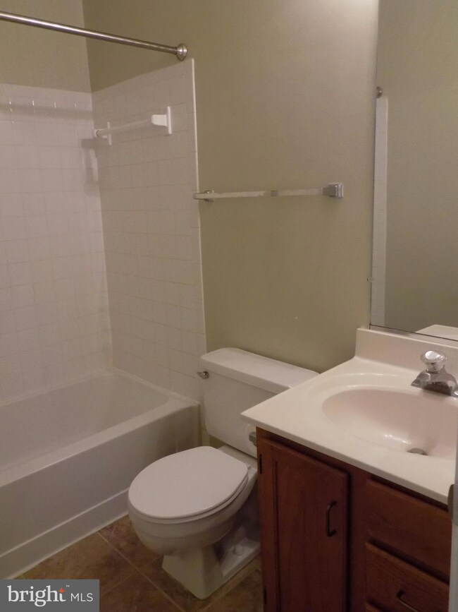 13826 Fount Beattie Ct, Centreville, VA 20121 - photo 5