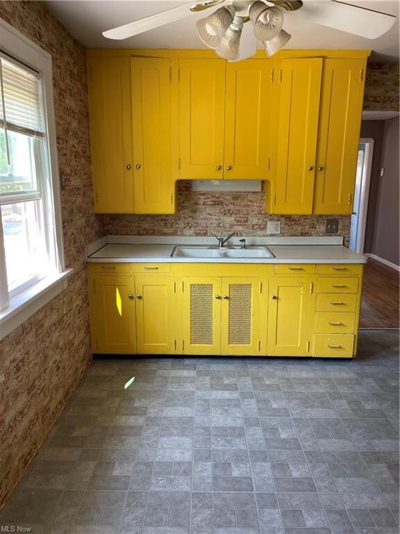 Bright and sunny kitchen