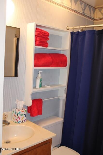 1st Floor Bath