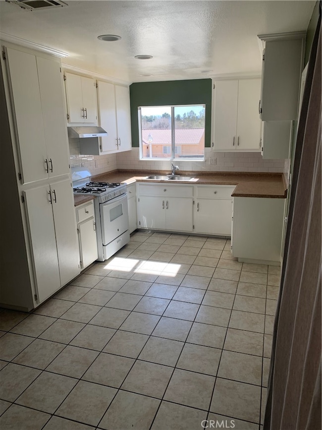 16244 Molino Dr, Victorville, CA 92395 - photo 4