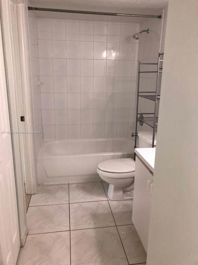 9360 Fontainebleau Blvd unit 308, Miami, FL 33172 - photo 4