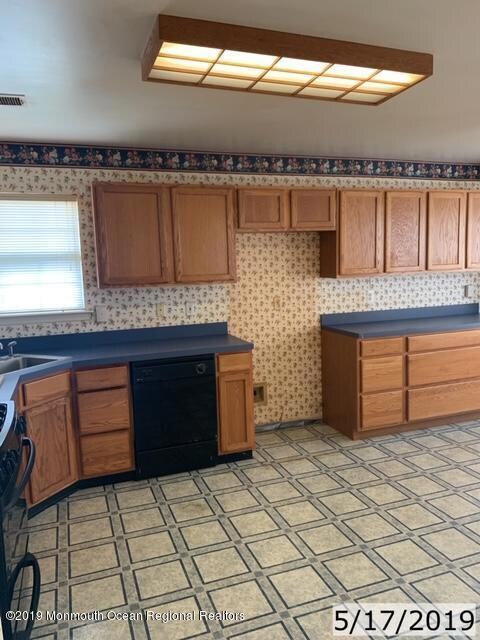 2414 Woodbine Ln, Toms River, NJ 08755 - photo 4