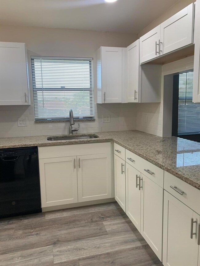 5937 Forest Hill Blvd unit 201, West Palm Beach, FL 33415 - photo 4