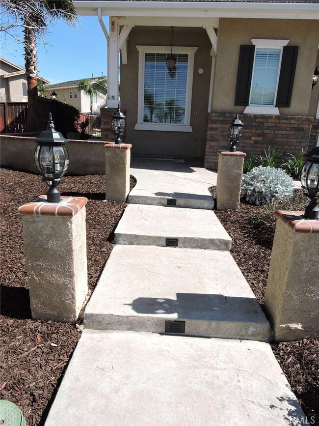 36032 Tarah Ct, Winchester, CA 92596 - photo 2