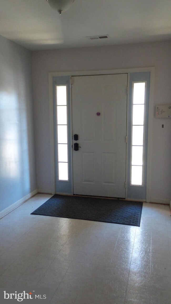 152 Penwick Cir, Frederick, MD 21702 - photo 3