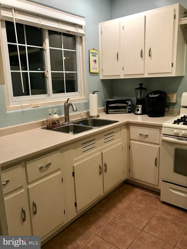 3357 Martha Custis Dr unit 825, Alexandria, VA 22302 - photo 6