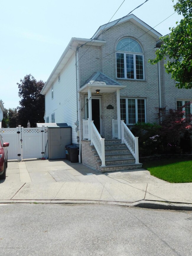 256 Malvine Ave, Staten Island, NY 10309 - photo 2