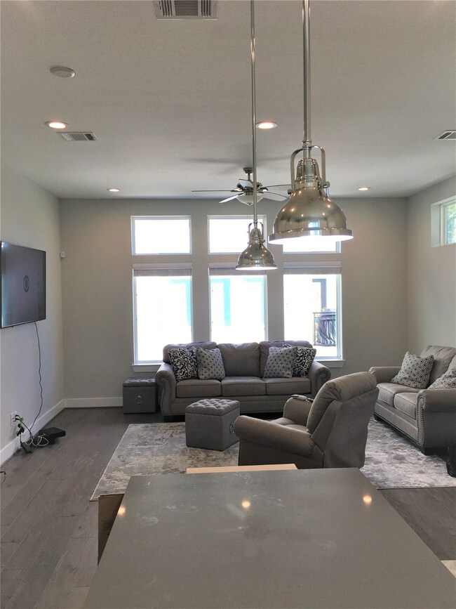 742 W Donovan St, Houston, TX 77091 - photo 4