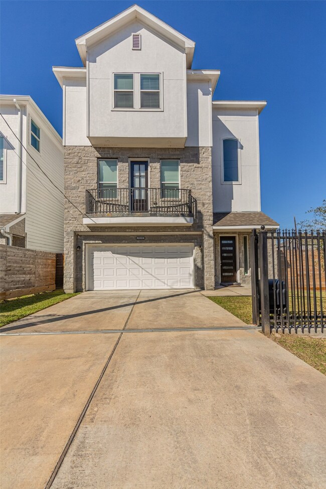 7819 De Priest St, Houston, TX 77088 - photo 4