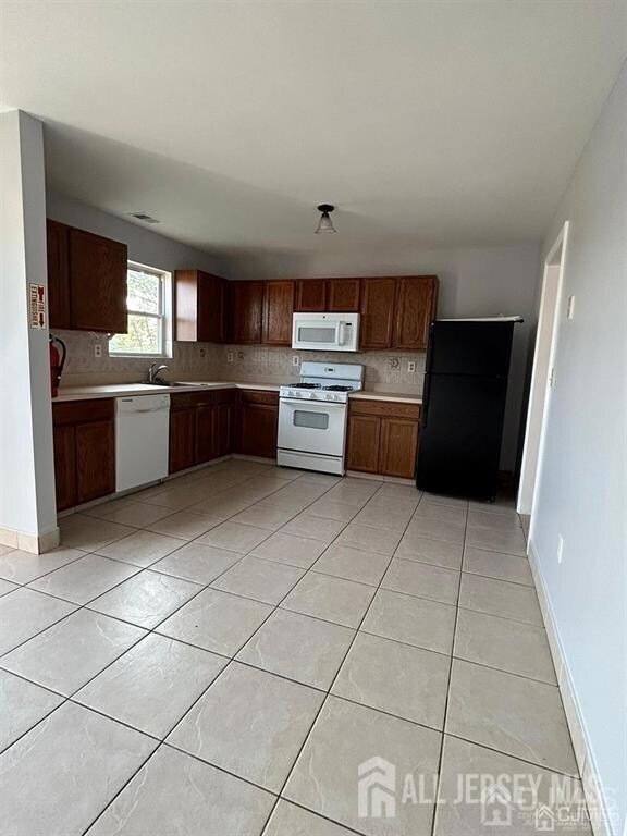 67 Sharot St, Carteret, NJ 07008 - photo 2