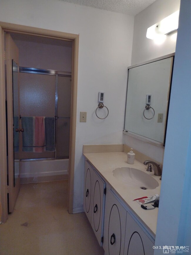 101 Dogwood Plaza unit A, Monroe Township, NJ 08831 - photo 6