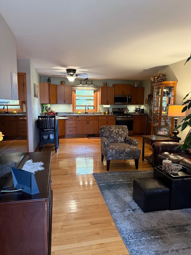 112-114 Wright Dr, North Utica, IL 61373 - photo 7