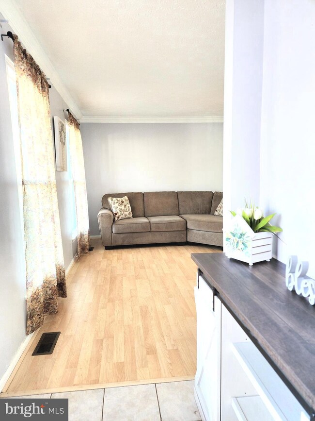 143 Independence Dr, Morrisville, PA 19067 - photo 4