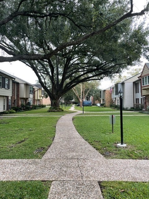 10324 Longmont Dr unit 476, Houston, TX 77042 - photo 3
